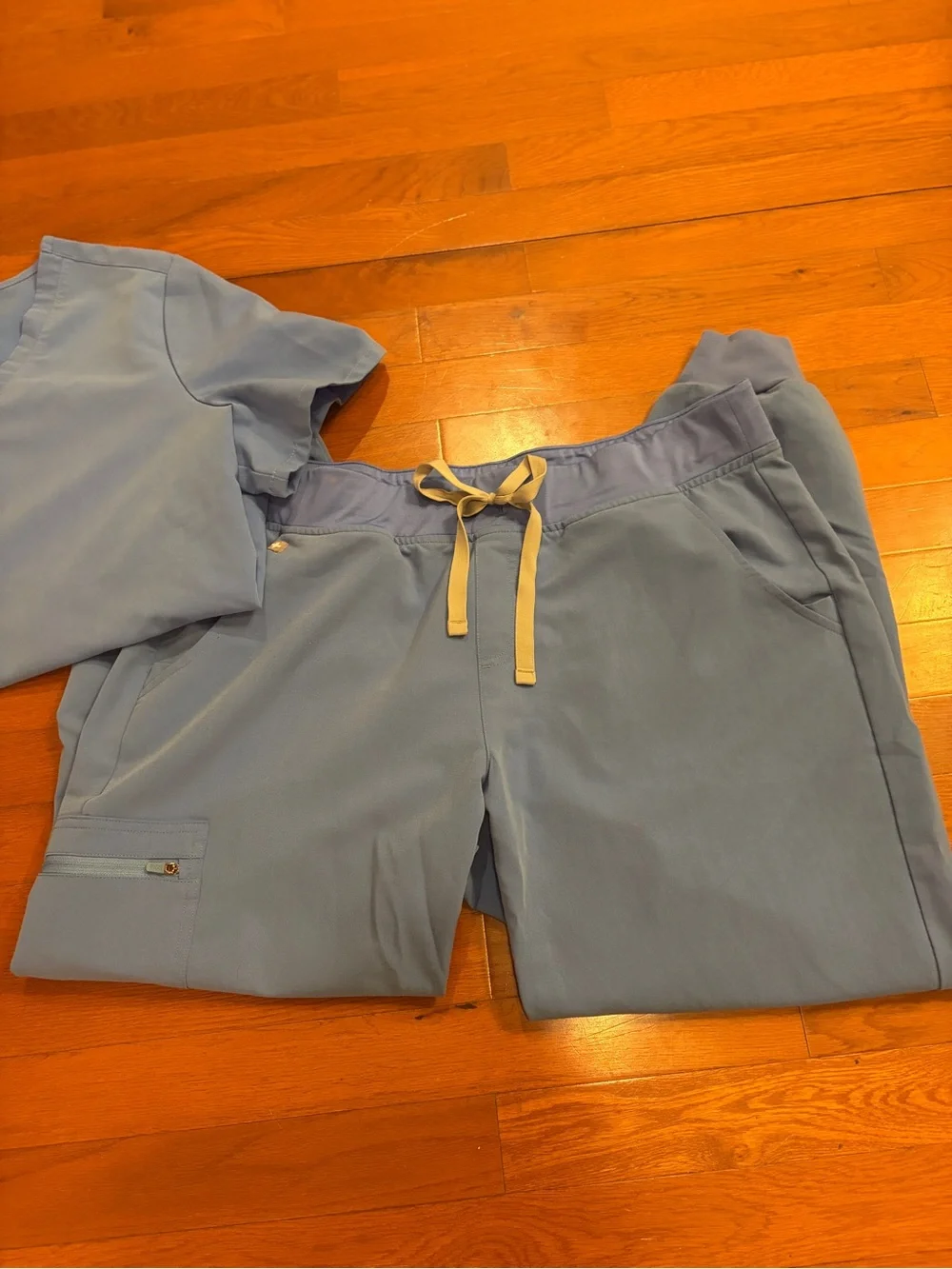 Figs Ceil Blue jogger Scrub Set - size XL